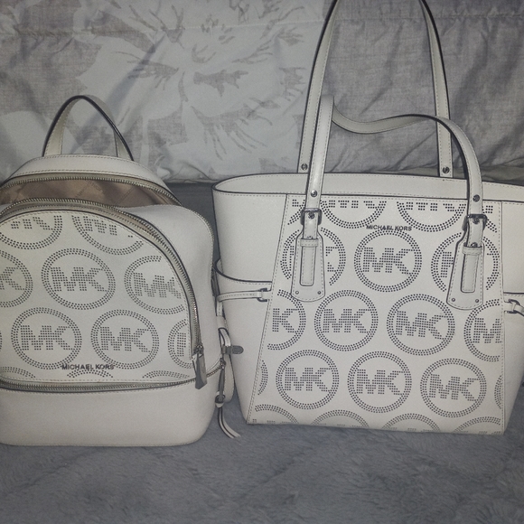 Michael Kors Jet Set Tote w/matching Rhea Backpack - Picture 1 of 10